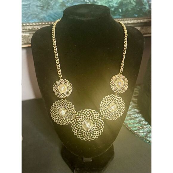 Gold Tone Filigree Medallion Statement Necklace Adjustable Wedding - Picture 1 of 3